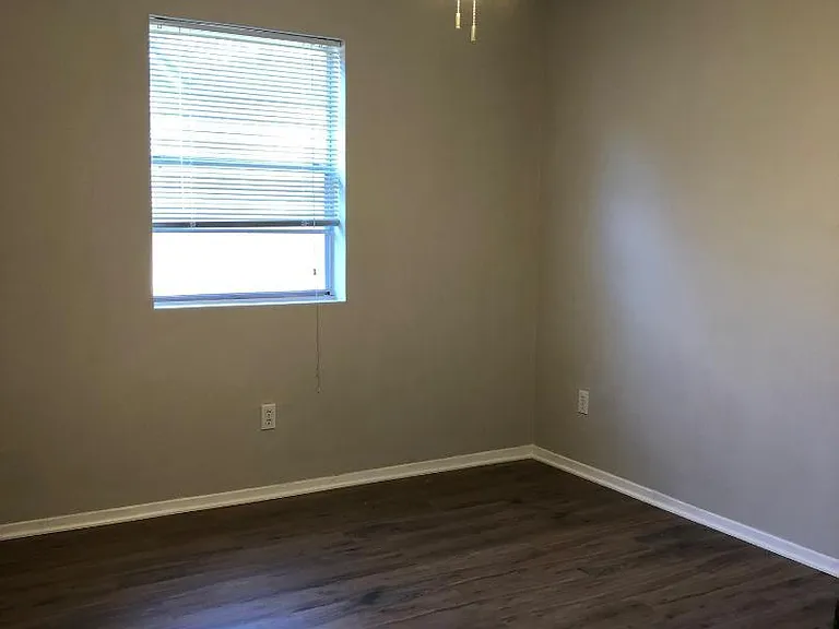 1306 Regina St — Photo 14