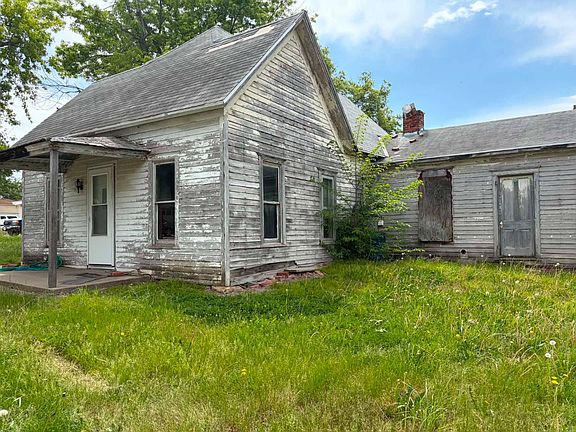 5th image of 689 Park St