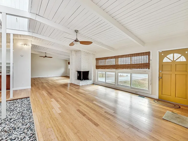 3121 Lynnray Dr — Photo 3