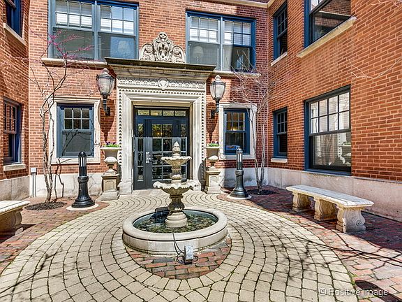 3rd image of 444 W Roslyn Pl #2