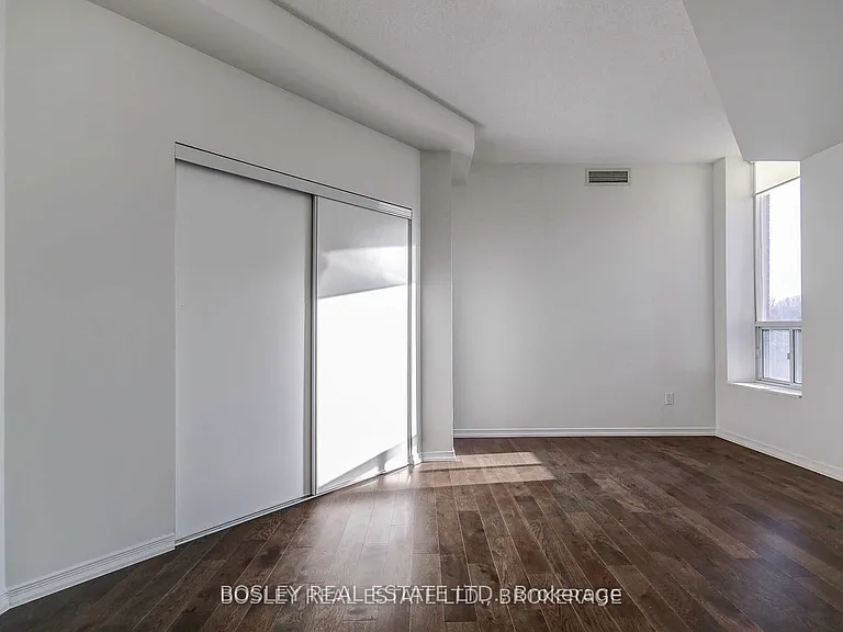 451 Rosewell Ave #512 — Photo 12