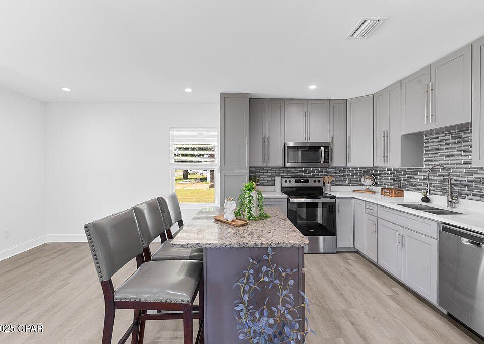 1st image of 718 Joan Ln