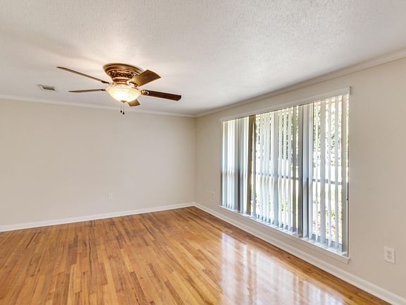 4th image of 318 Cloverdale Blvd