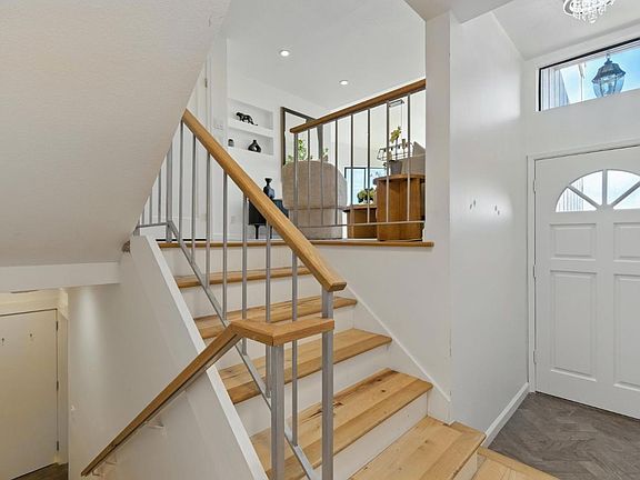 5th image of 16308 Miramar Pl