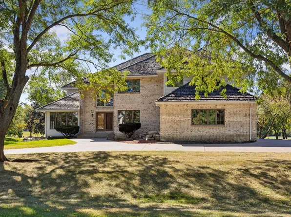 3 Hill Farm Cir, North Oaks, MN 55127