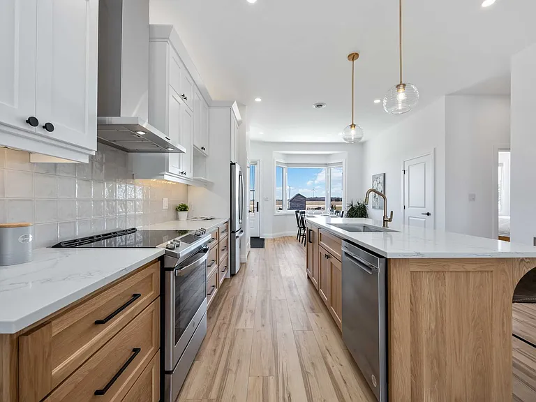6320 Lakeshore Rd — Photo 2