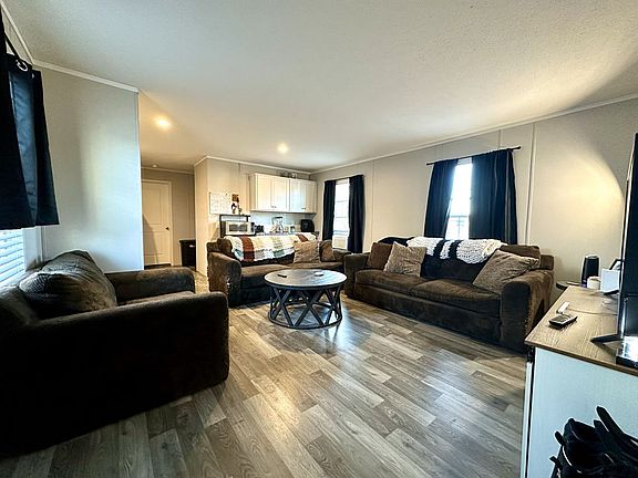 3rd image of 14996 Pleasant Valley Rd