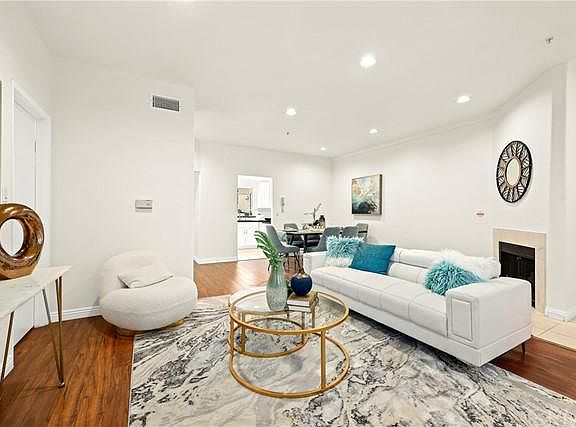 3rd image of 1827 Vine St #B