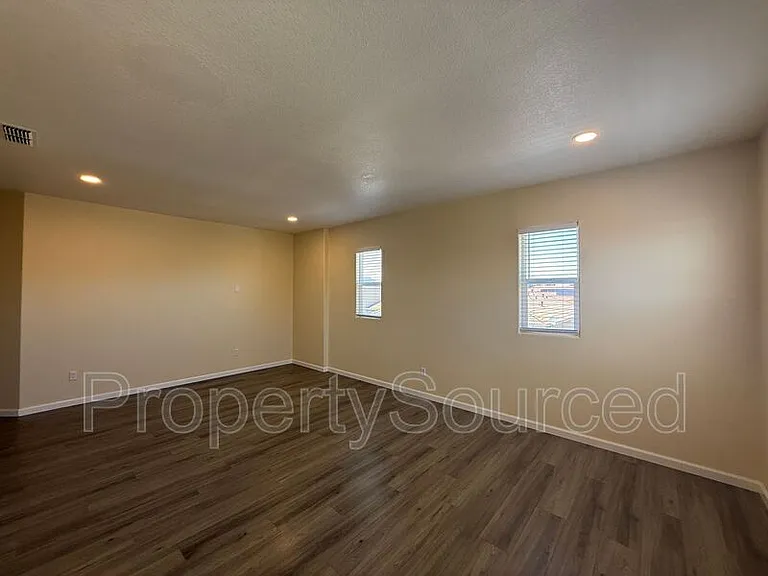 1633 Sparrowhawk St — Photo 38