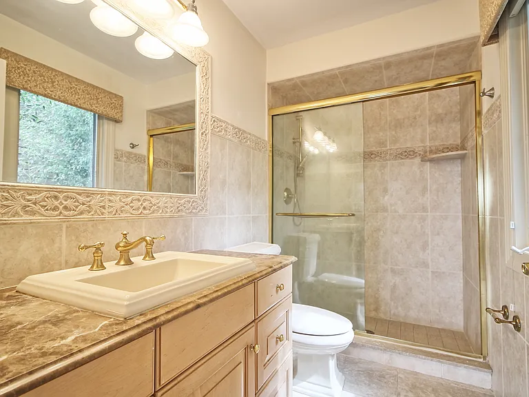 696 Undercliff Ave — Photo 6