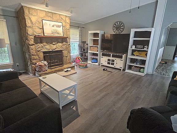 5th image of 605 Lucas Rd