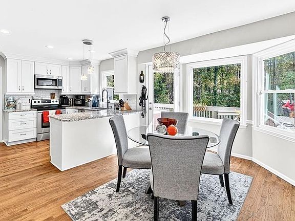 3rd image of 10905 Shallowford Rd