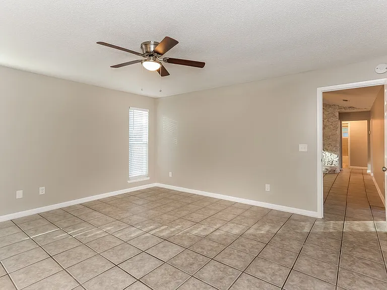 1548 Oak Ridge Dr W — Photo 11