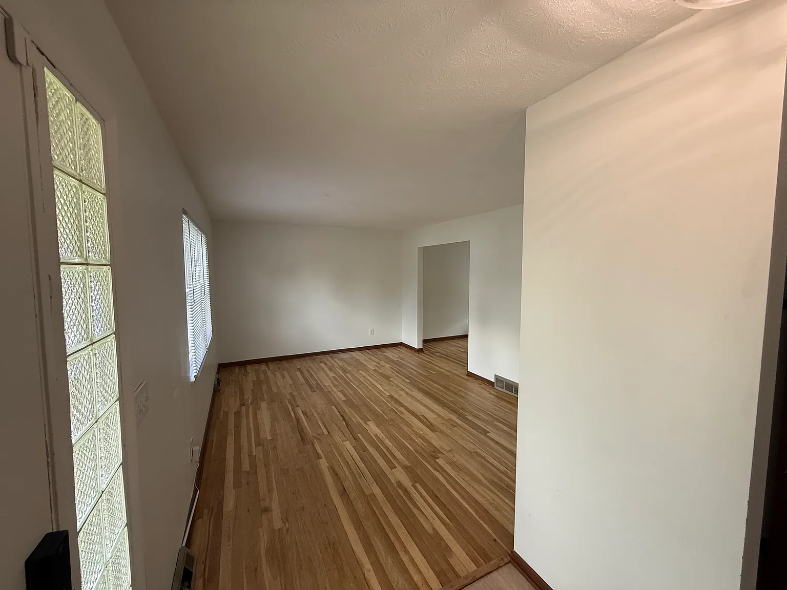 4 bed, 2.5 bath, 1886 sqft, $2,700 — Photo 2