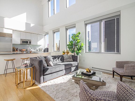 4th image of 554 W 54th St #D