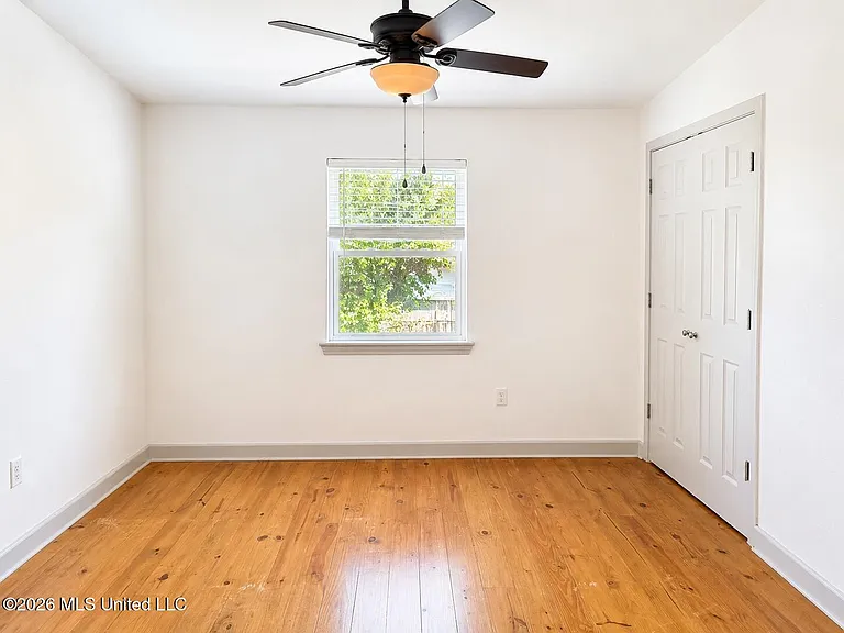 309 Seal Ave — Photo 9