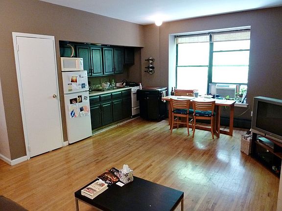 2nd image of 35 W 96th St APT 1B