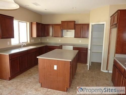 3rd image of 610 E Sun Valley Farms Ln