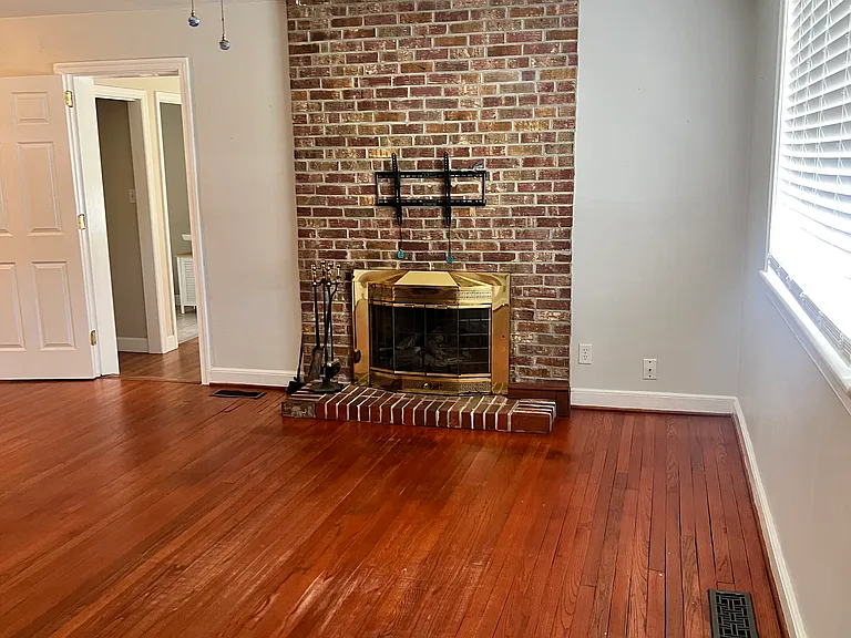 411 Carol St — Photo 4