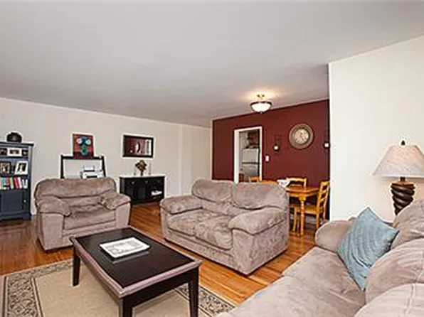 65-05 Yellowstone Boulevard image 1 of 8