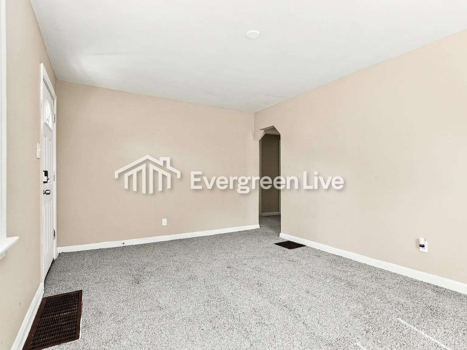 3 bed, 1.0 bath, 1099 sqft, $1,745 — Photo 4