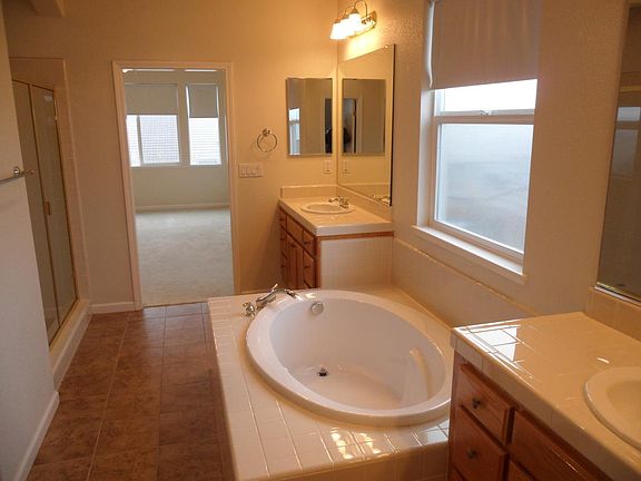 4th image of 3325 Cristom Dr #2