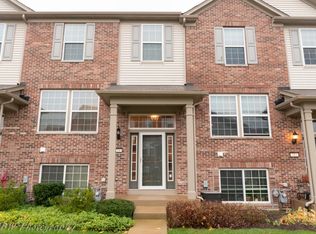 214 Devoe Dr #214, Oswego, IL 60543