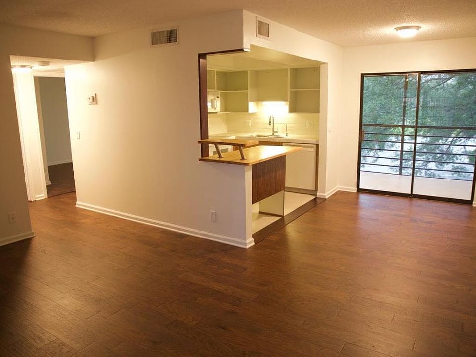 1st image of 4205 Oak Terrace Dr