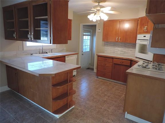 2nd image of 2103 Hewitt Dr