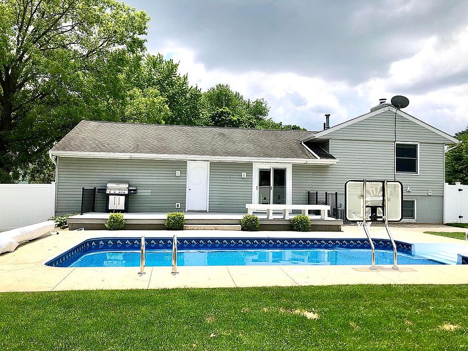 1st image of 1834 Lakeview Dr