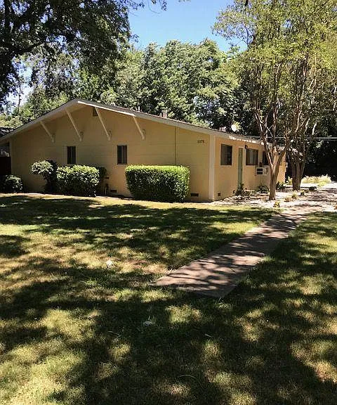 1075 Cypress St — Photo 6