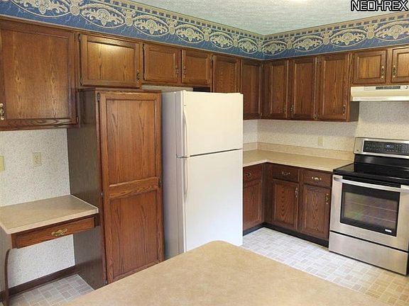 5th image of 7895 Heatherview St NW