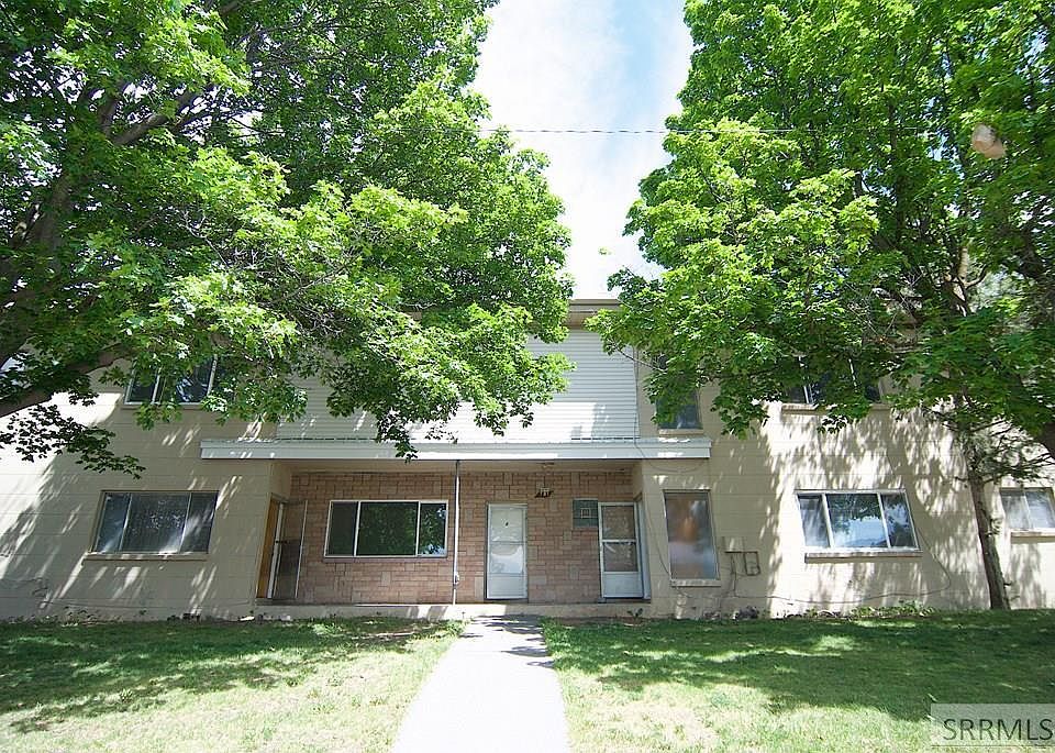 1st image of 781 Oxford Dr