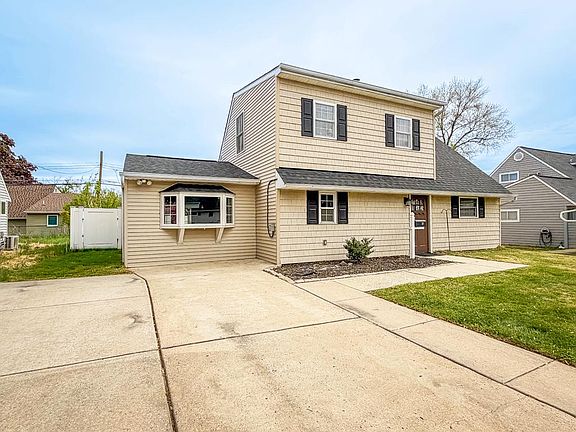 2nd image of 70 Huckleberry Ln