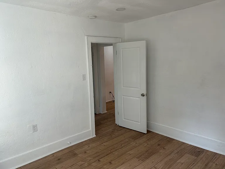 738 W Maple Ave #B — Photo 5