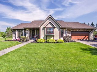 4590 Beach Ridge Rd, Lockport, NY 14094