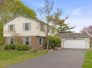 1658 Apache Dr, Naperville, IL 60563