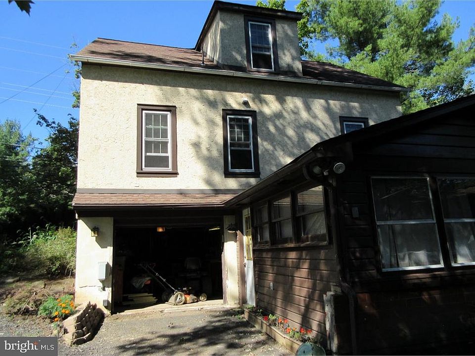 2nd image of 1612 Gravel Pike