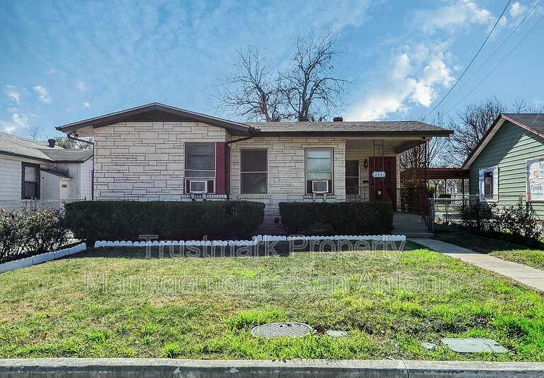 1322 W Malone Ave — Photo 1