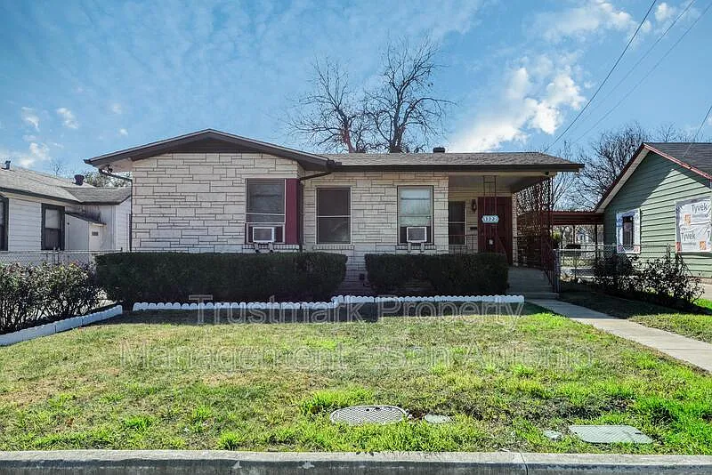 1322 W Malone Ave