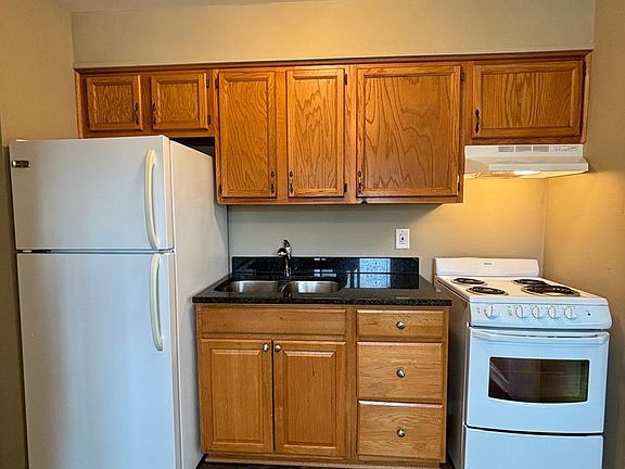 3rd image of 638-642 Snelling Ave S #642-6