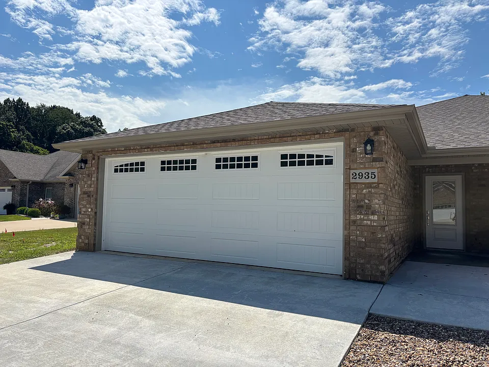 2935 Shadow Wood Ln