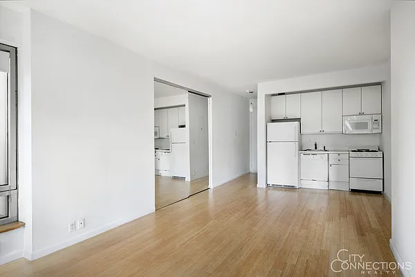 Rented by City Connections Realty | media 2