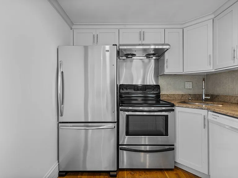 256 W 3rd St #2 — Photo 5