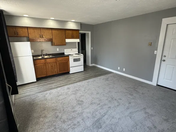 210 S Market St APT 5, Winamac, IN 46996