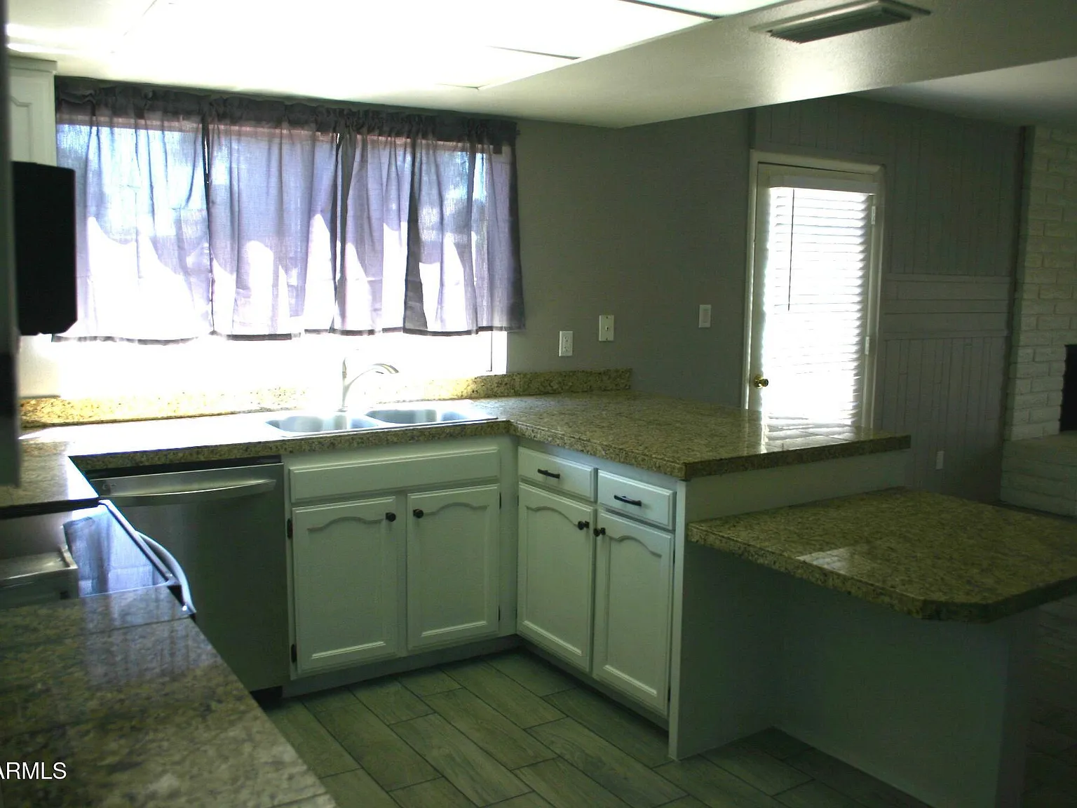 4 bed, 2.0 bath, 2039 sqft, $3,300 — Photo 4