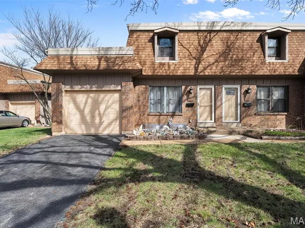 2364 Charlemagne Dr, Maryland Heights, MO 63043