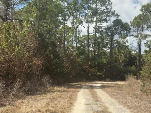 646 Nadeau Ct, Lehigh Acres, FL 33972