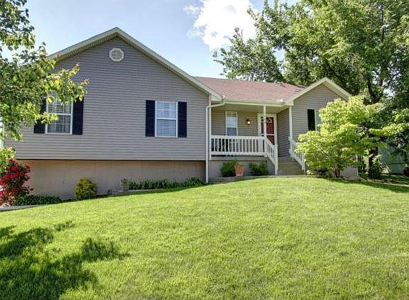 2nd image of 1600 NE Stonewood Dr