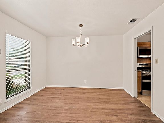 5th image of 7829 VILLAGE OAK DR